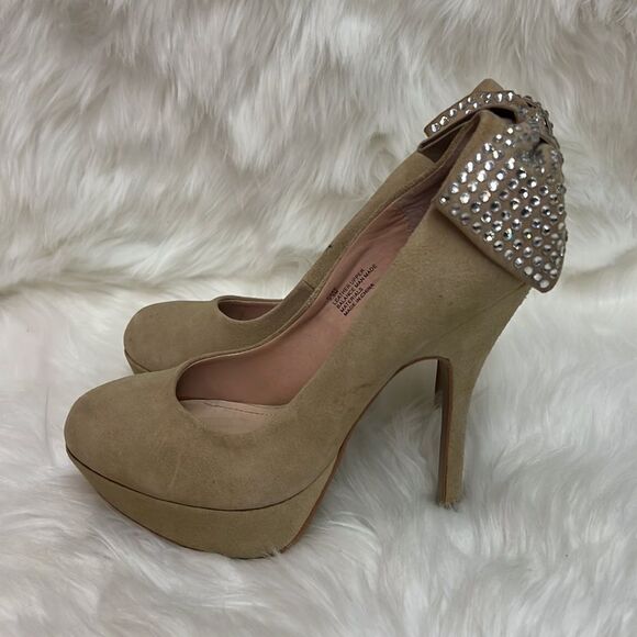 Steve Madden Cake Suede Nude Heels with Rhinestone Bow Size 7.5 B-25 - Picture 6 of 11